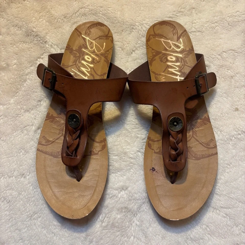 Blowfish Malibu Greco Thong Sandals Size 9 Brown Buckle Detail Braided T-Strap